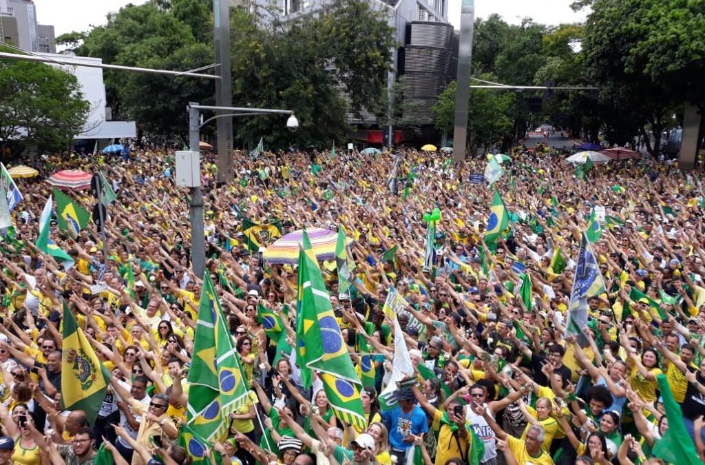 Mídia tenta omitir que o Brasil foi às ruas nesse domingo, 21